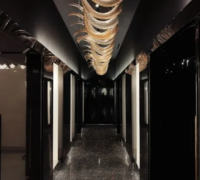 Hotel pendant light fixture